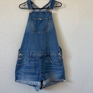 American Eagle shorts overalls